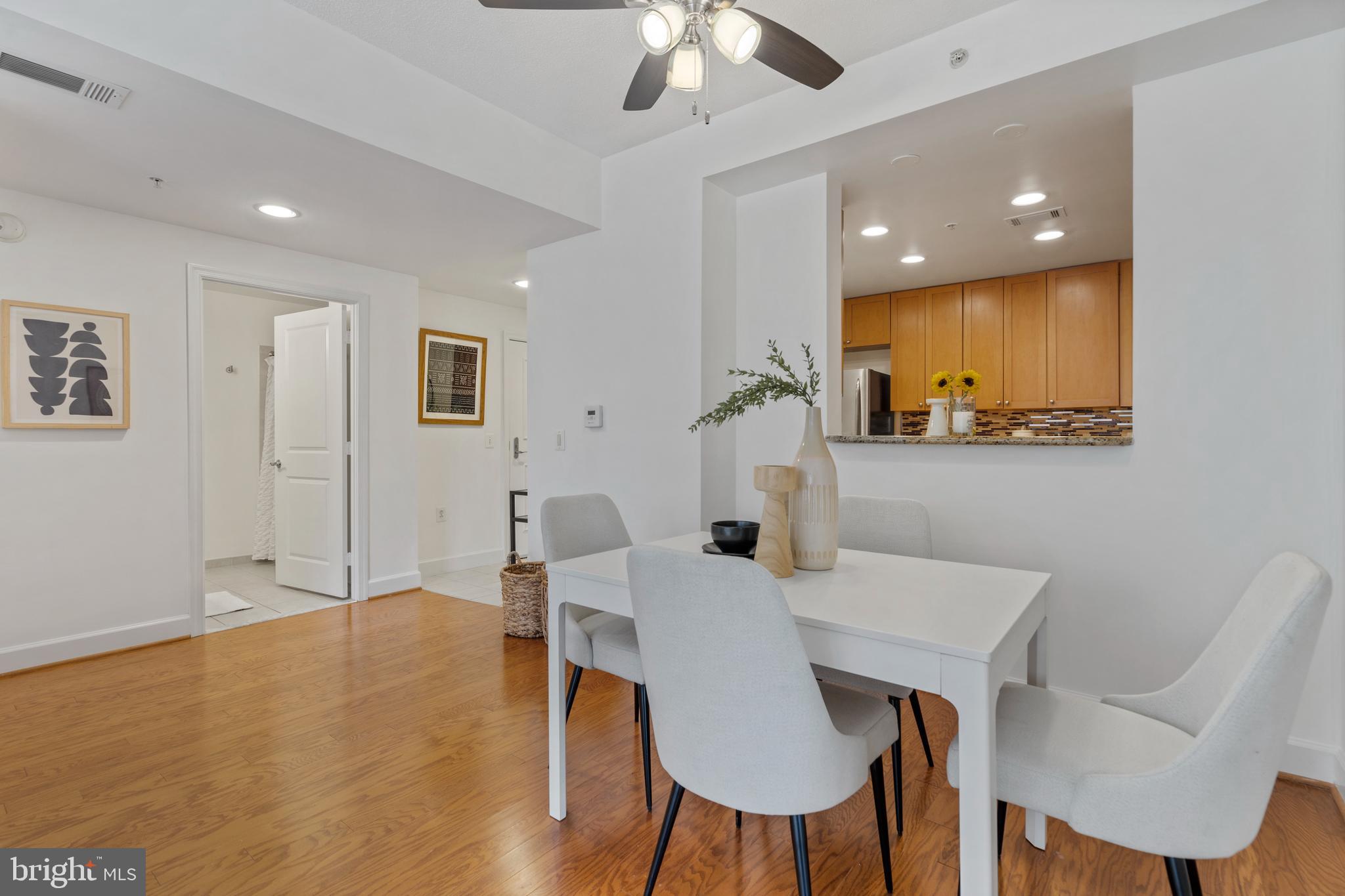 3650 South Glebe Road, Unit 542 Arlington, VA 22202 - Photo 10 of 36 Dining Area