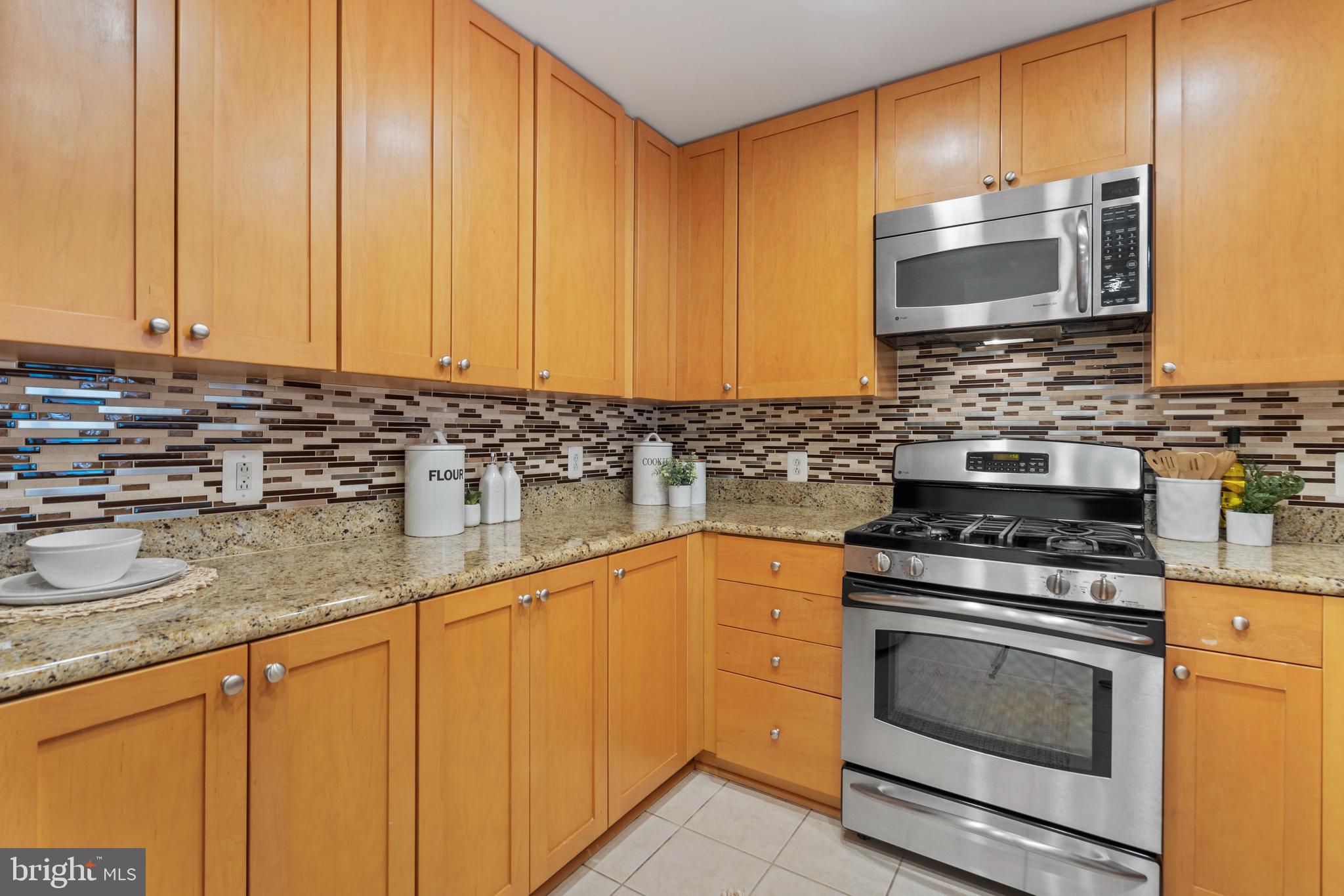 3650 South Glebe Road, Unit 542 Arlington, VA 22202 - Photo 13 of 36 Gas Cooking