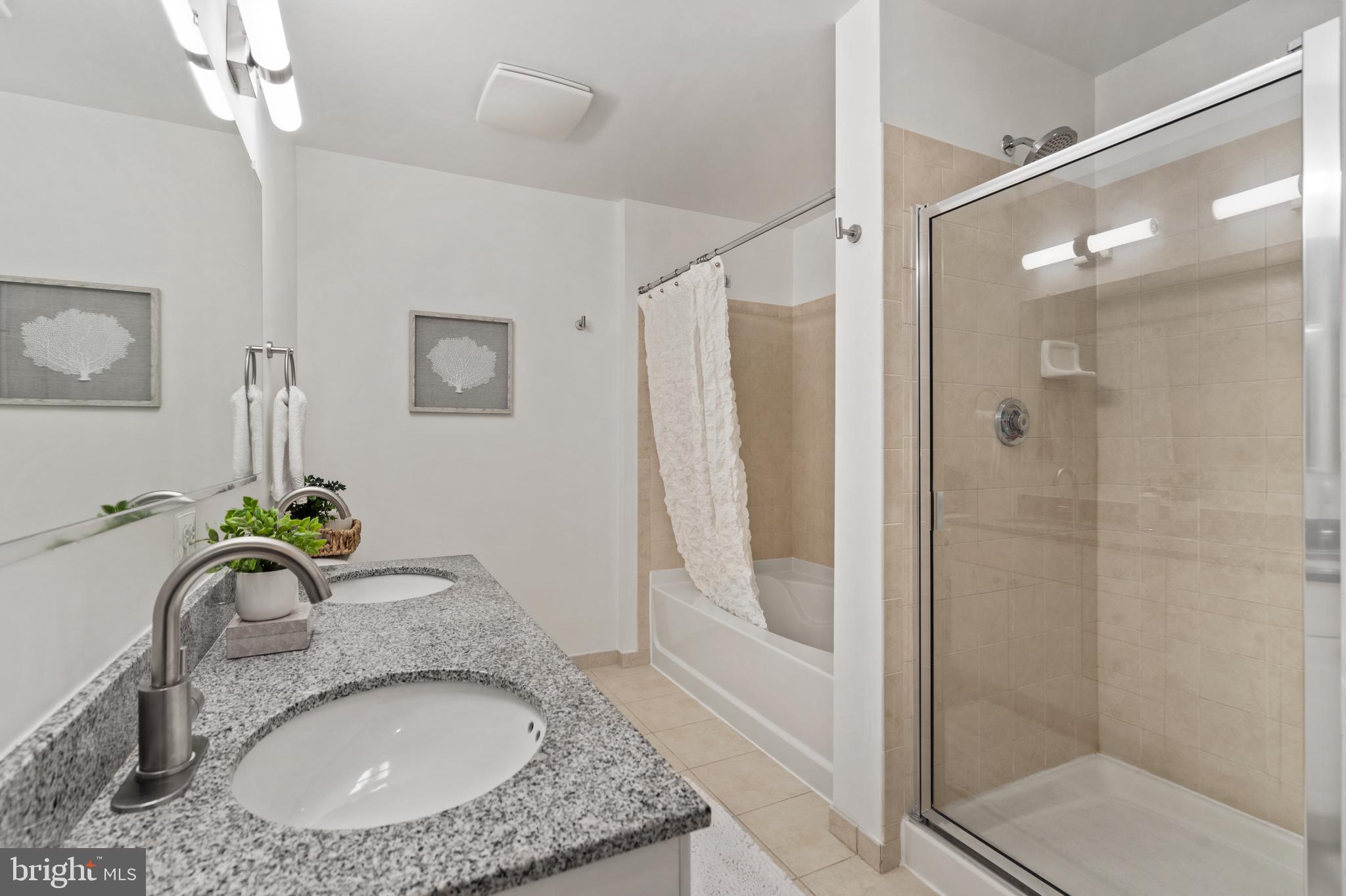 3650 South Glebe Road, Unit 542 Arlington, VA 22202 - Photo 19 of 36 Primary Bathroom