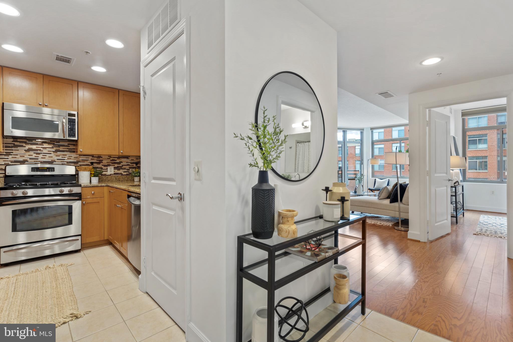 3650 South Glebe Road, Unit 542 Arlington, VA 22202 - Photo 2 of 36 Entry