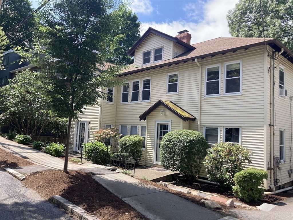 28 Beaconsfield Road, Unit 1 Brookline, MA 02445 - Photo 2 of 21