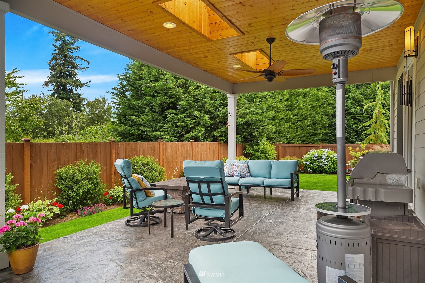 20611 37th Avenue Southeast Bothell, WA 98021 - Photo 36 of 40 a patio with table and chairs