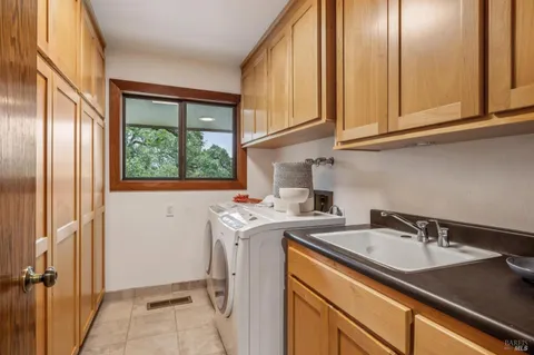 $1,348,000 | 401 Oak Brook Place, Santa Rosa, CA 95409