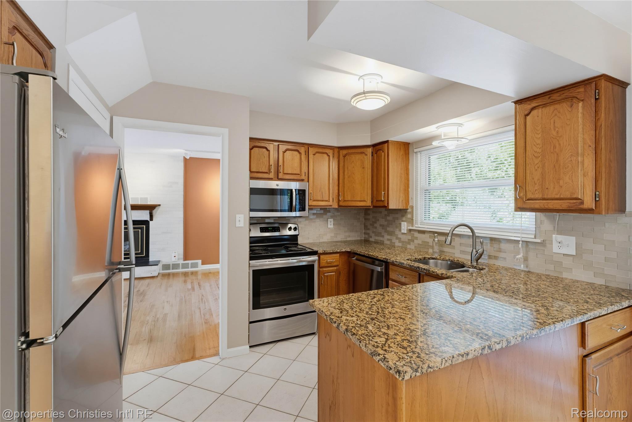 3560 Beach Road Troy, MI 48084 - Photo 8 of 40 10.jpg