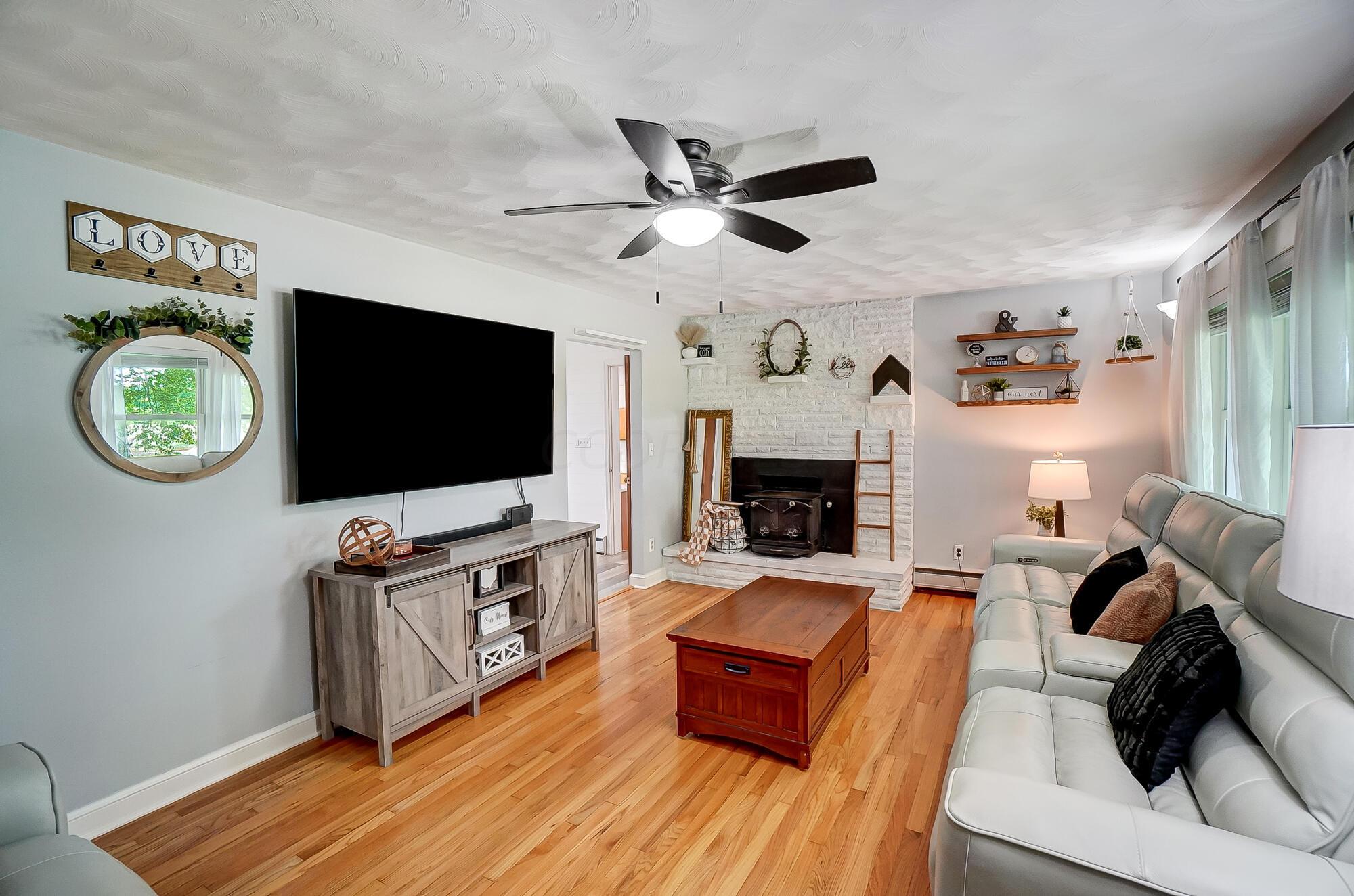 8782 Currier Road Plain City, OH 43064 - Photo 7 of 28 Living room