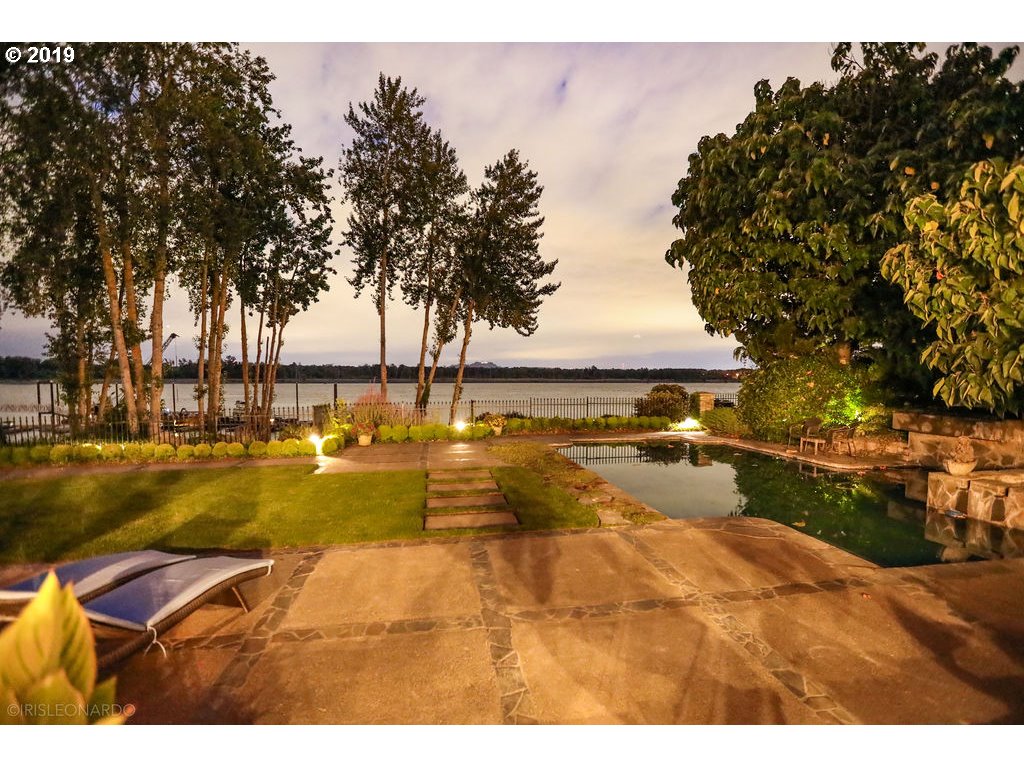 14657 Southeast Rivershore Drive Vancouver, WA 98683 - Photo 4 of 30
