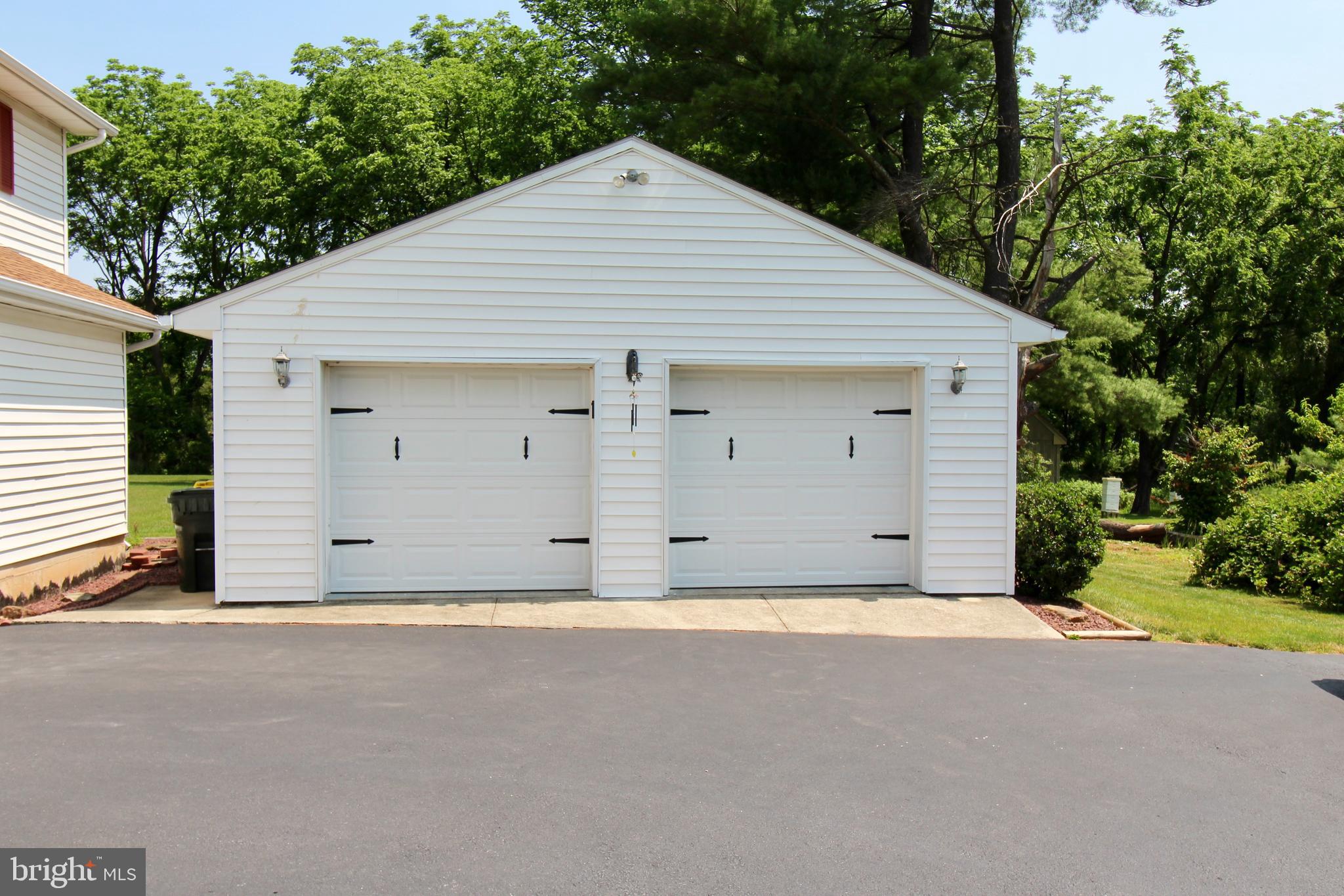 2523 Black River Road Bethlehem, PA 18015 - Photo 3 of 22
