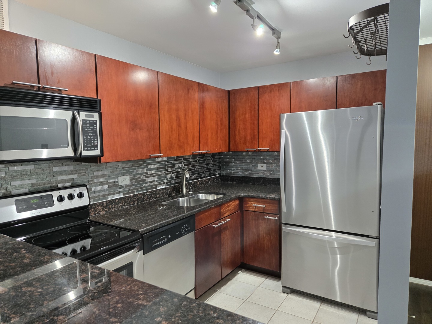 655 West Irving Park Road, Unit 5207 Chicago, IL 60613 - Photo 3 of 20