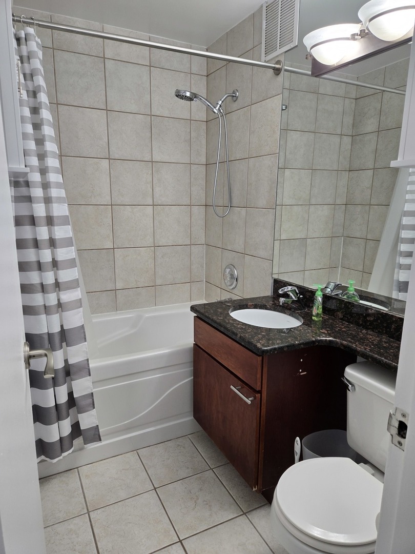 655 West Irving Park Road, Unit 5207 Chicago, IL 60613 - Photo 7 of 20