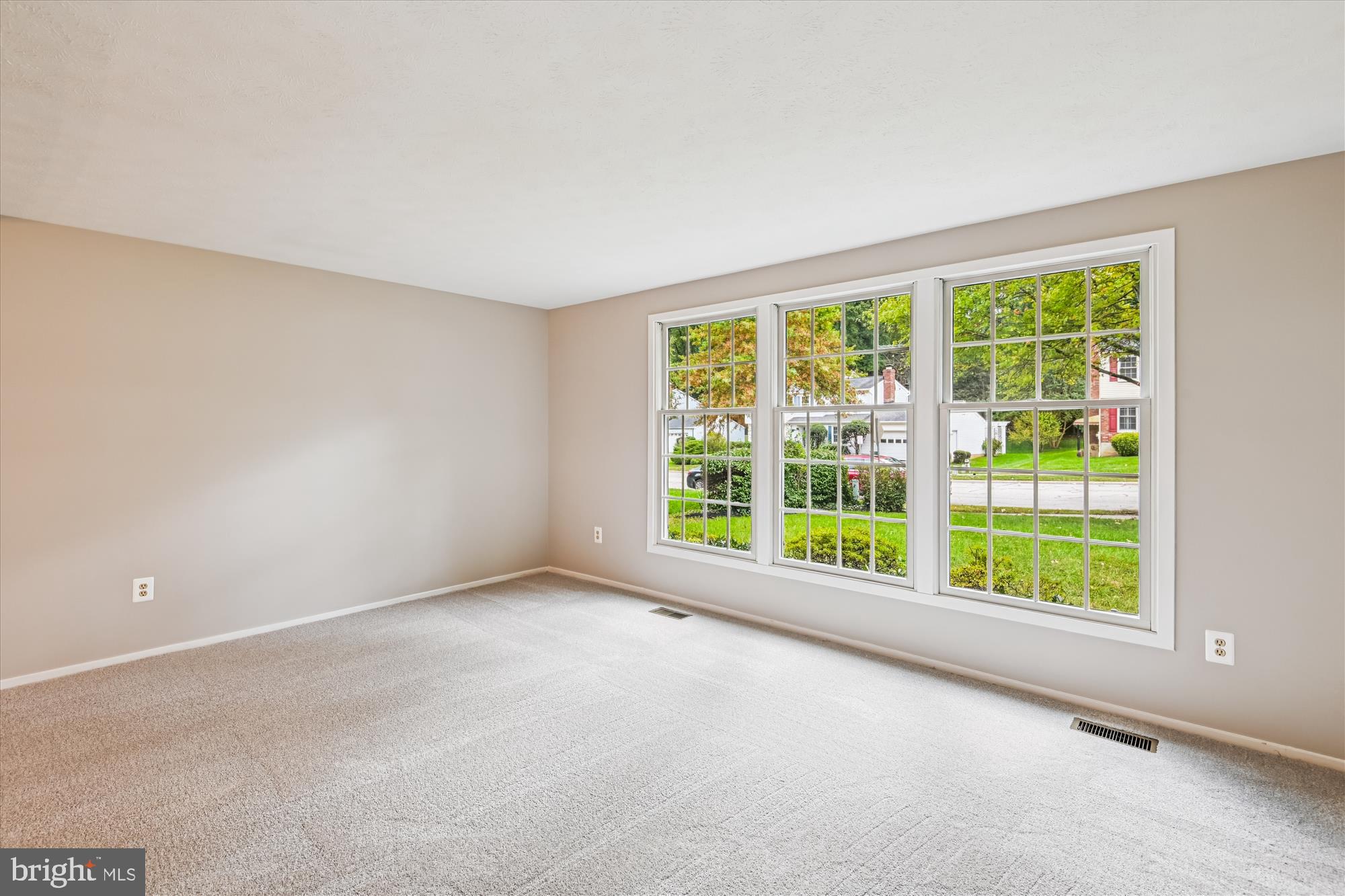478 Bay Green Drive Arnold, MD 21012 - Photo 5 of 42 a view of an empty room with a window