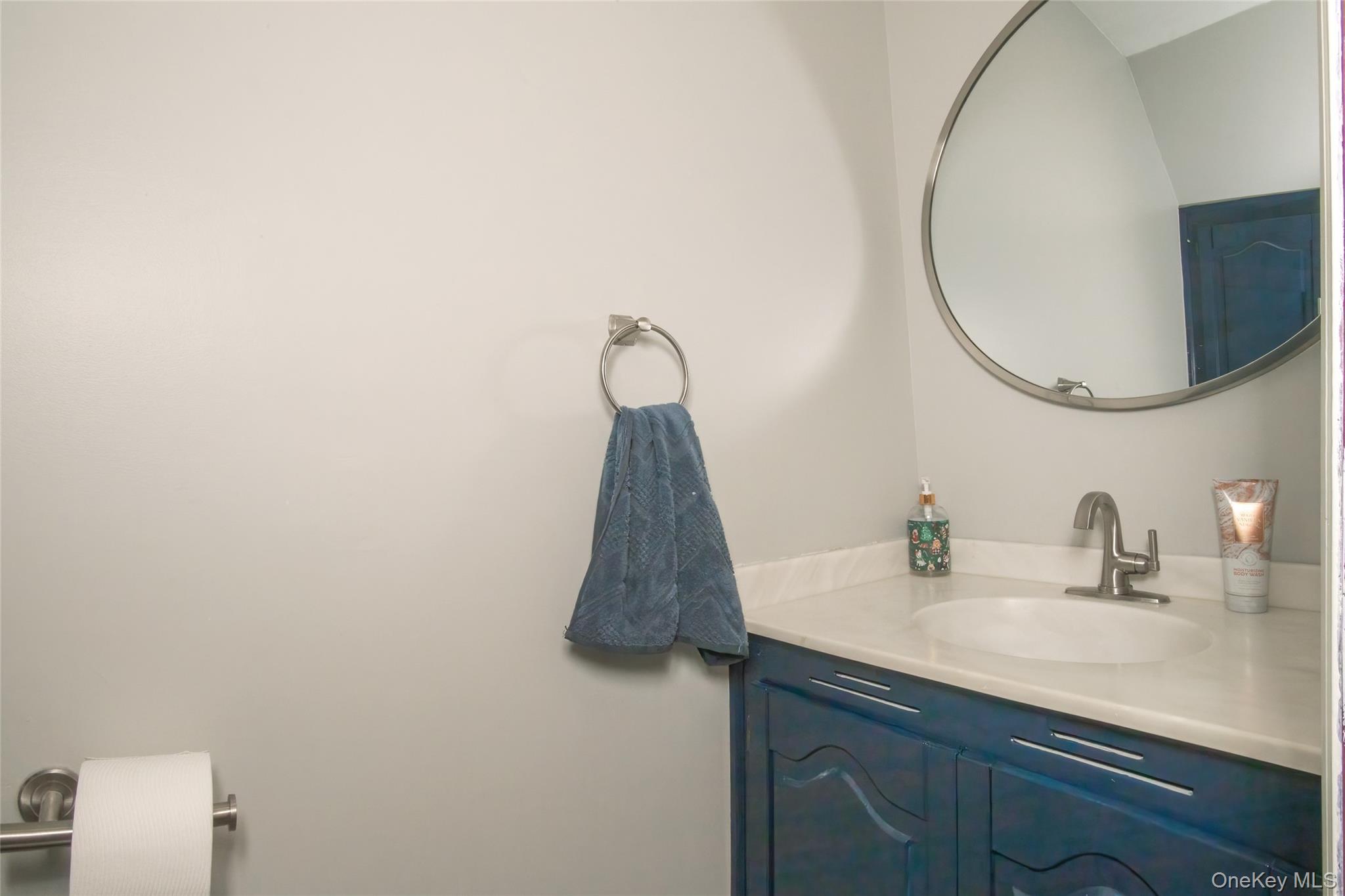 46 The Rise Warwick, NY 10990 - Photo 9 of 22 a bathroom with a sink and a mirror