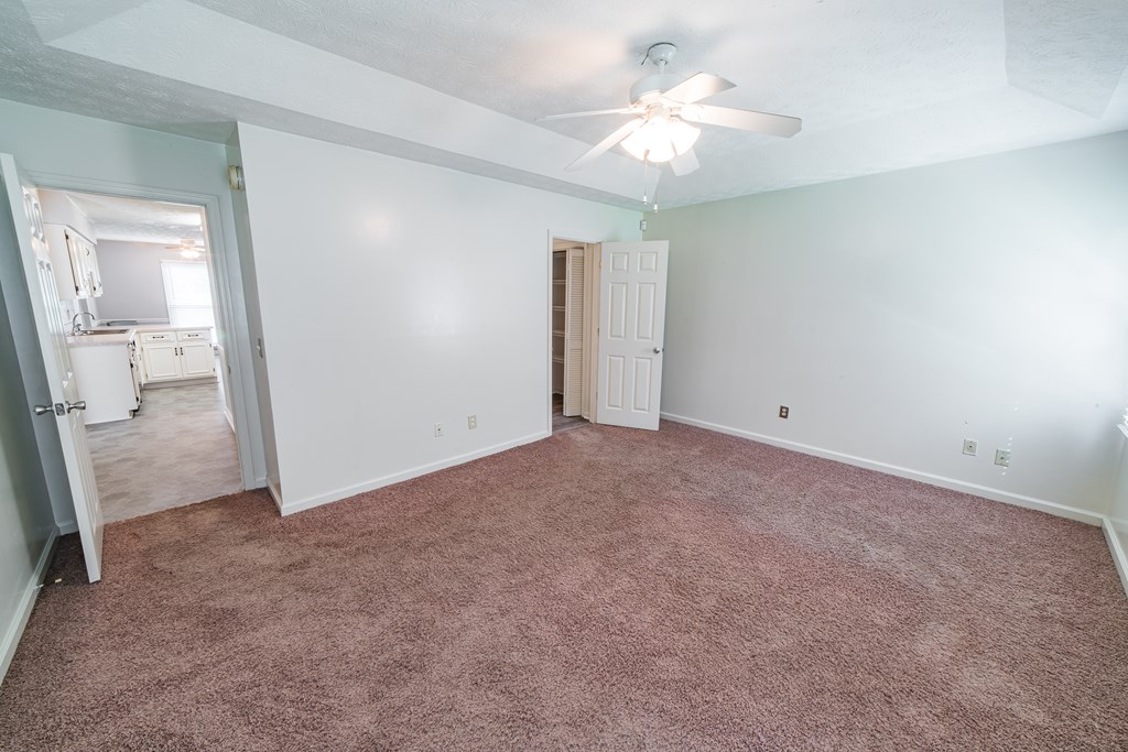 7682 Lloyd Road Columbus, GA 31909 - Photo 19 of 41 Trey ceilings
