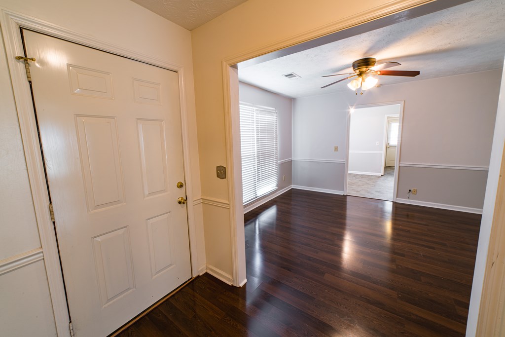 7682 Lloyd Road Columbus, GA 31909 - Photo 3 of 41 Front door/Dining Room