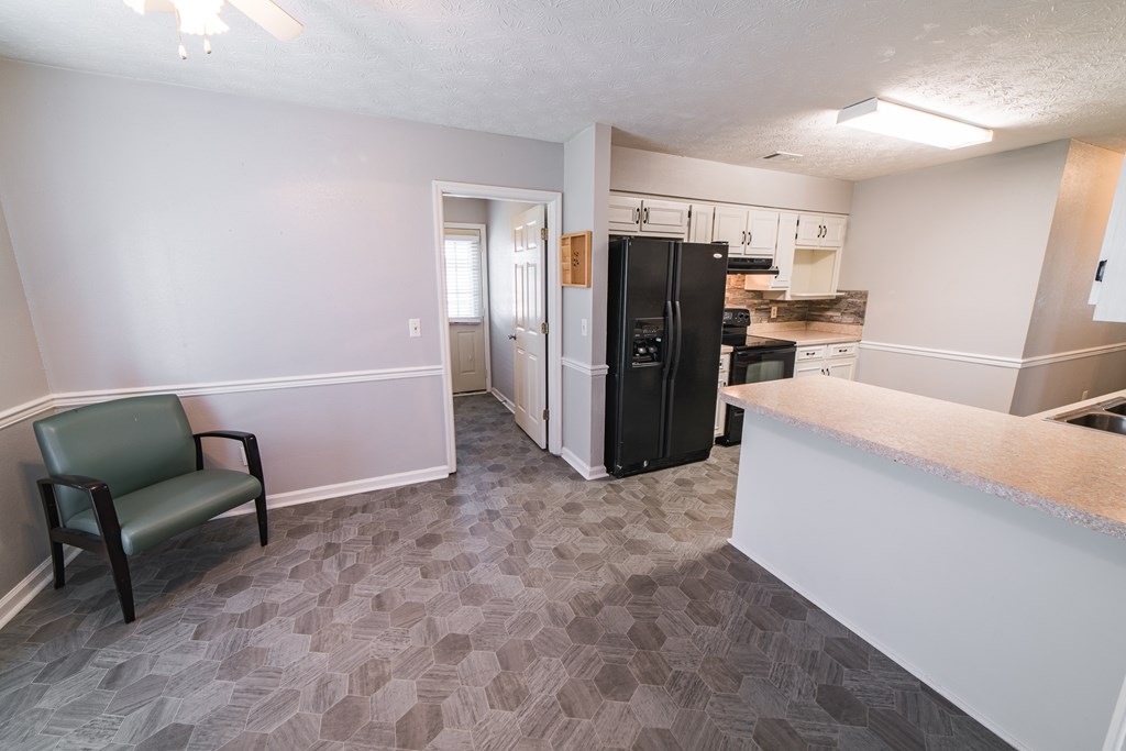 7682 Lloyd Road Columbus, GA 31909 - Photo 7 of 41 Breakfast bar