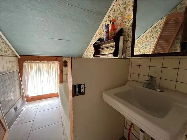 $94,900 | 6050 Lake Street, Wolcott, NY 14590