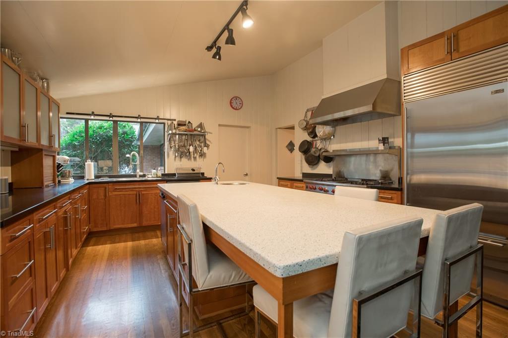 402 Shadow Valley Road High Point, NC 27262 - Photo 13 of 29 Gallery Image 13
