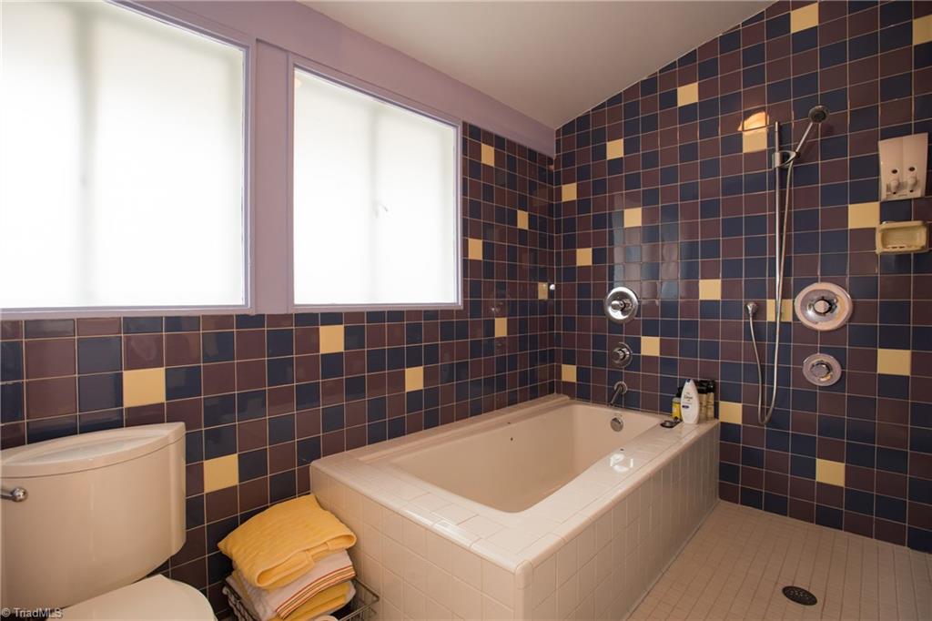 402 Shadow Valley Road High Point, NC 27262 - Photo 22 of 29 Gallery Image 22