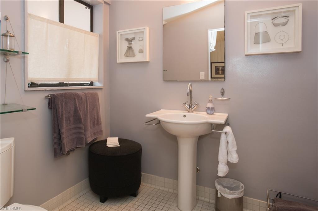 402 Shadow Valley Road High Point, NC 27262 - Photo 24 of 29 Gallery Image 24