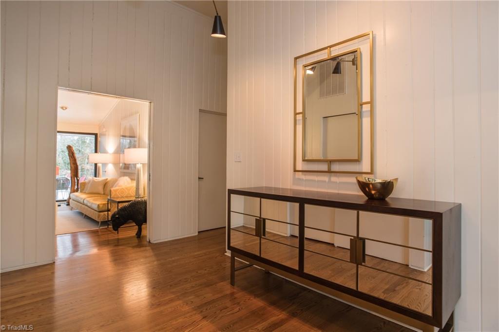 402 Shadow Valley Road High Point, NC 27262 - Photo 4 of 29 Gallery Image 4