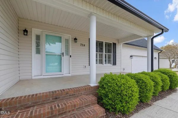 $379,999 | 724 Iris Bryant Road, Dunn, NC 28334