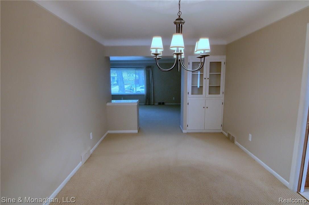 886 Harcourt Road Grosse Pointe, MI 48230 - Photo 4 of 39 888_Dining_Room.jpg