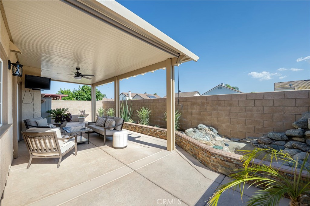 285 Flicker Way Perris, CA 92571 - Photo 37 of 42