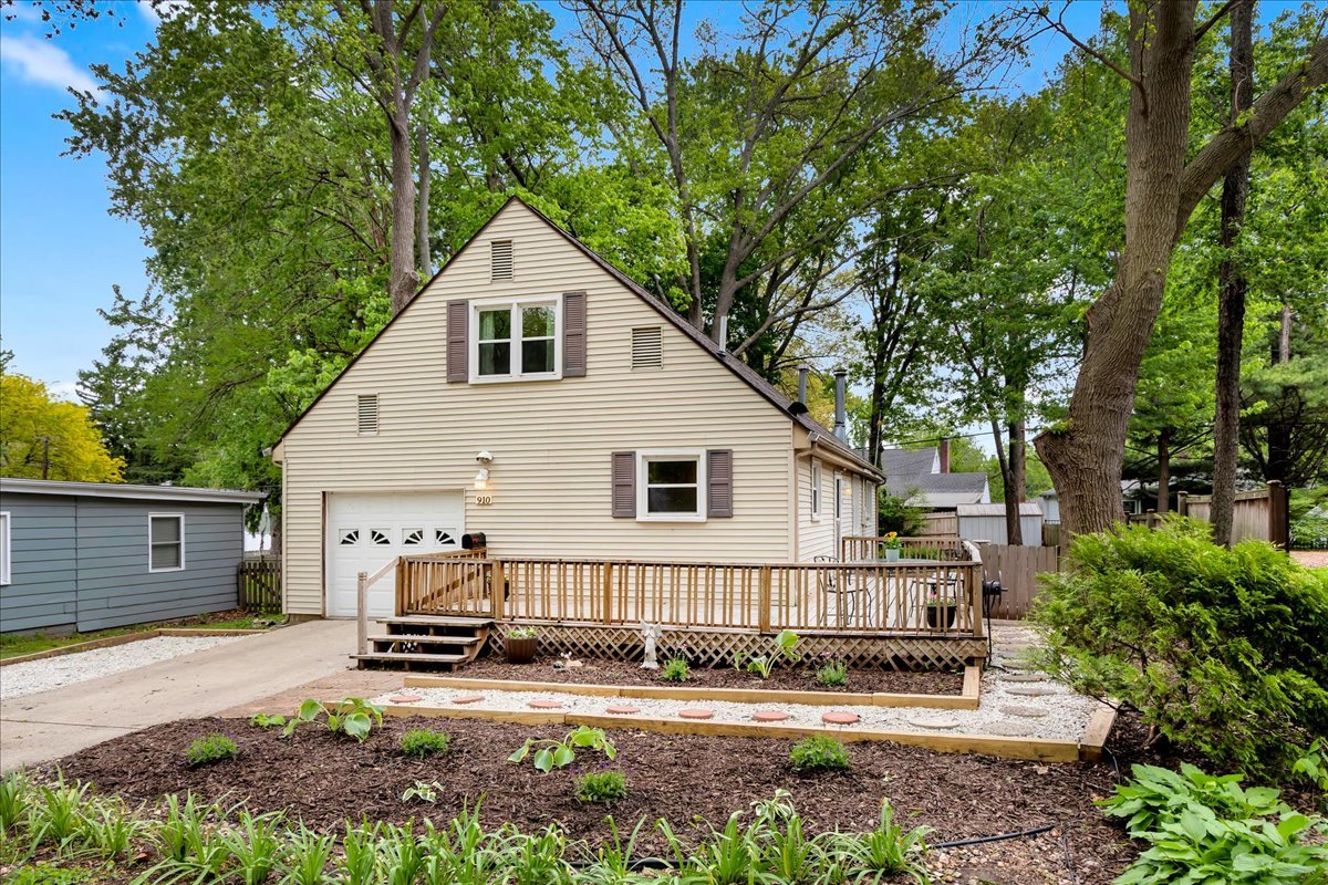 910 Foley Avenue Champaign, IL 61820 - Photo 2 of 2 a view of a house with backyard and sitting area