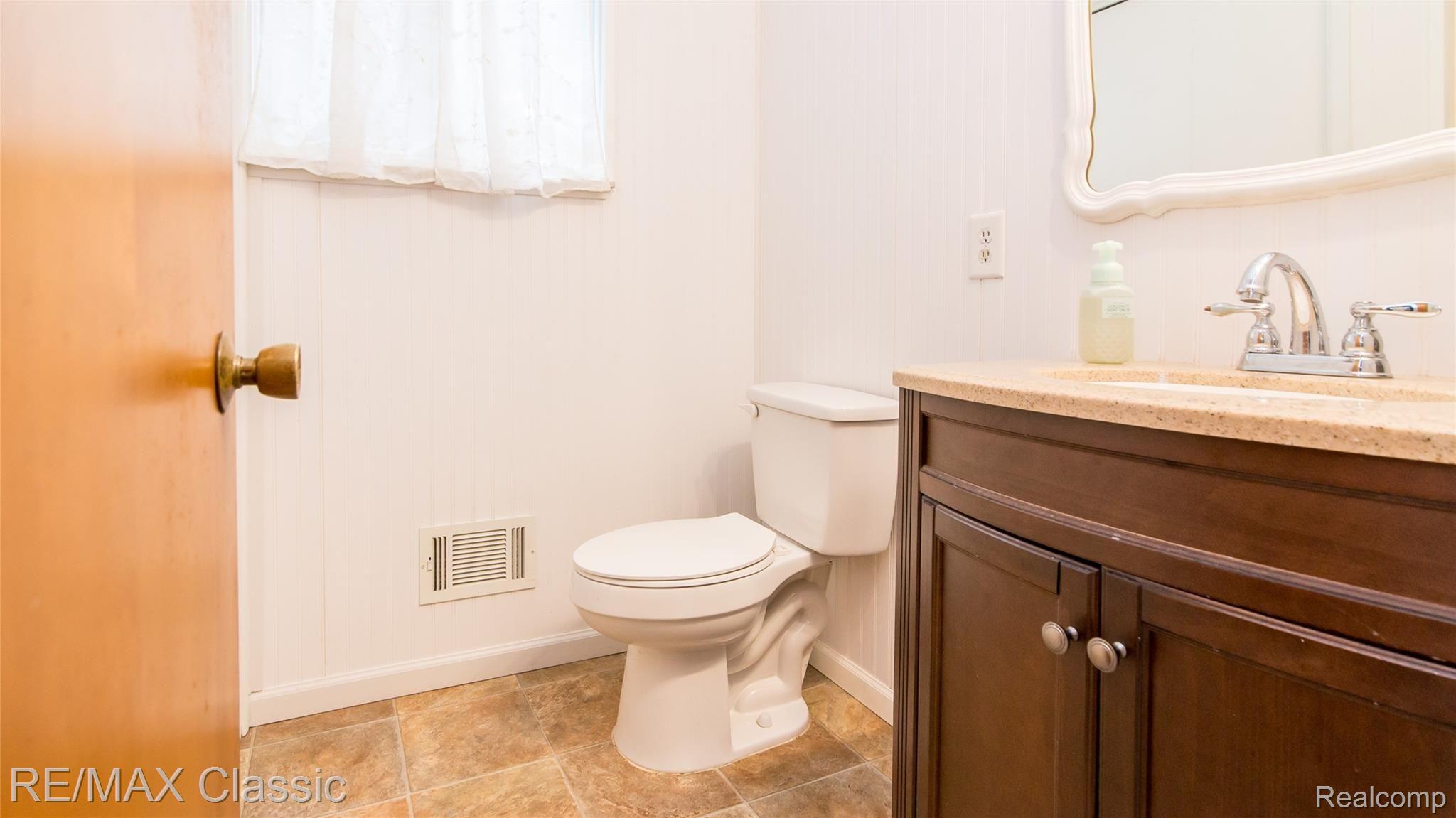 11301 Inner Drive Pinckney, MI 48169 - Photo 16 of 18 lak_8667.jpg