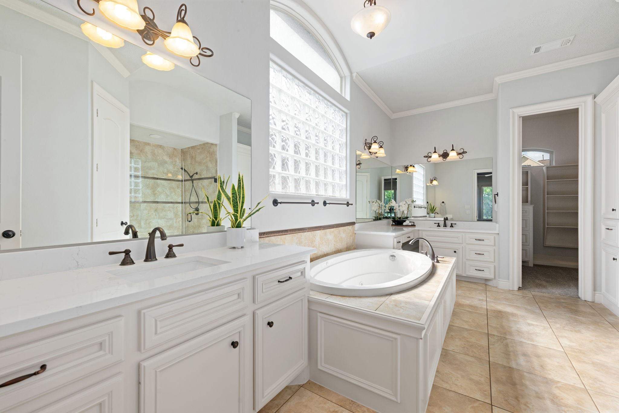 6006 Valhalla Drive Spring, TX 77379 - Photo 14 of 44 Spa-like primary bath featuring dual vanities and generous counter space.