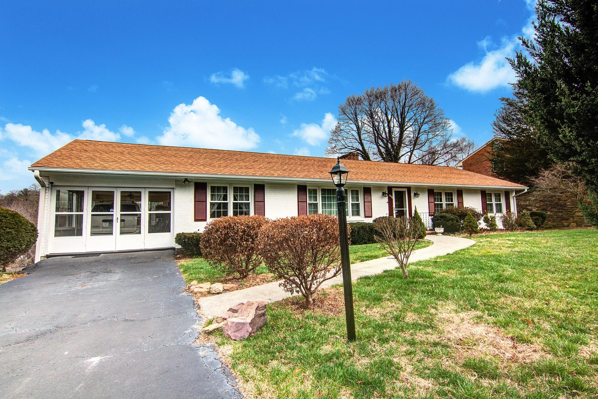 2530 Inglewood Road Southwest Roanoke, VA 24015 - Photo 1 of 35 2530 Inglewood RD