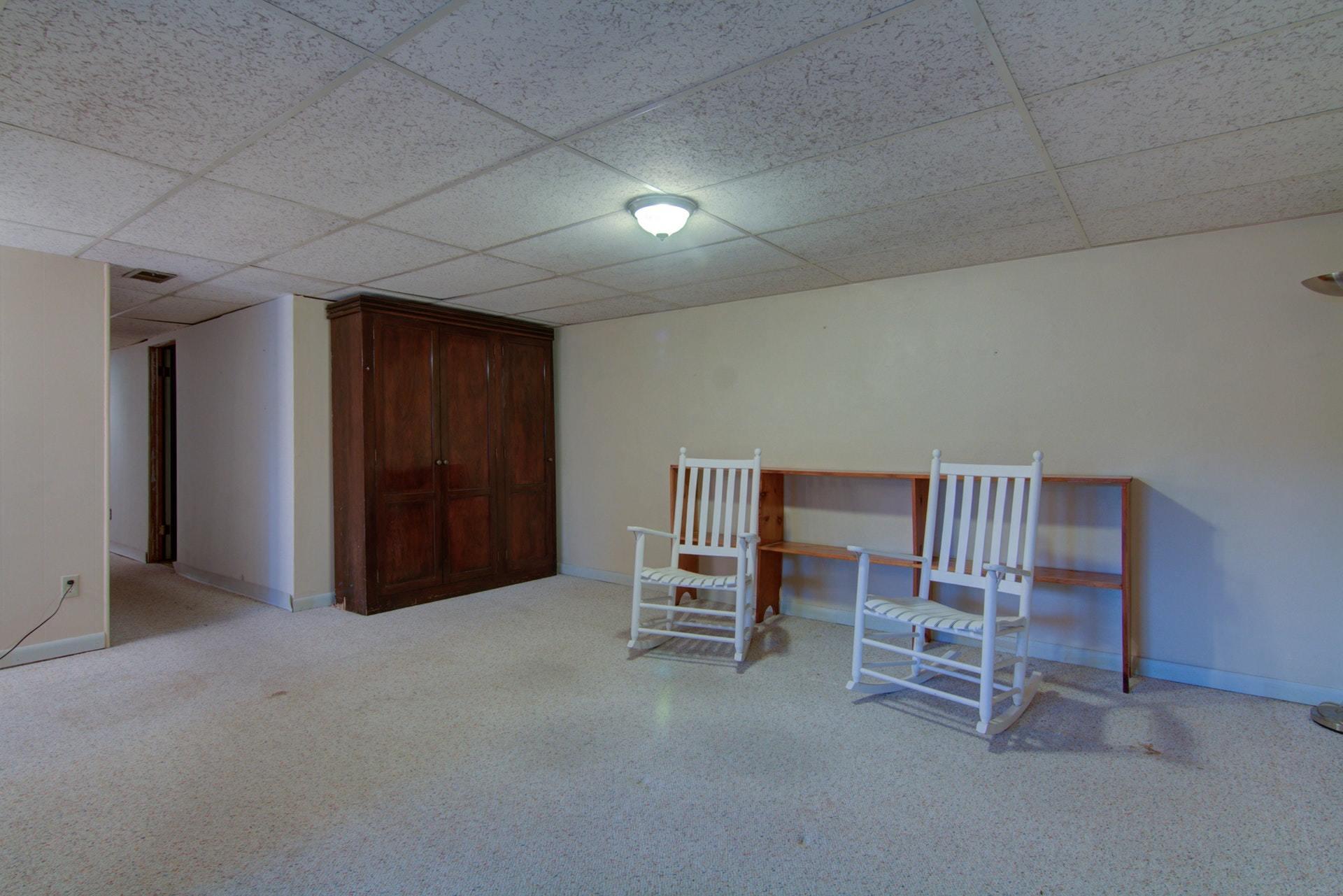 2530 Inglewood Road Southwest Roanoke, VA 24015 - Photo 27 of 35 025-262862-IMG_0043_4_5_6_7_6051986