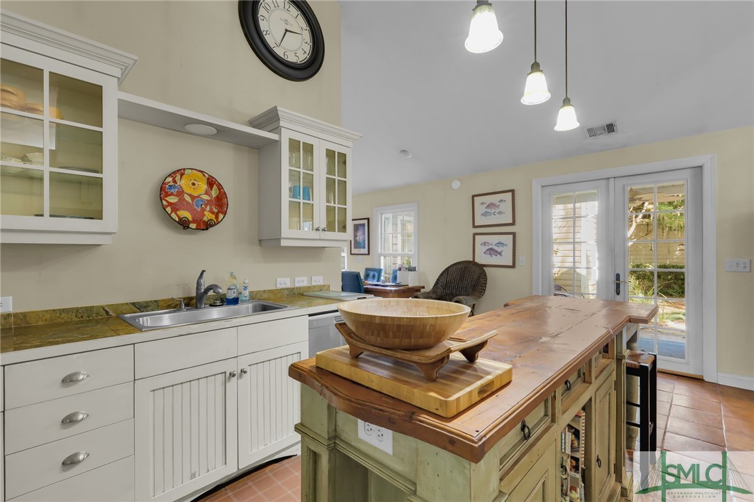 9 Dr Louis Way Savannah, GA 31411 - Photo 12 of 45