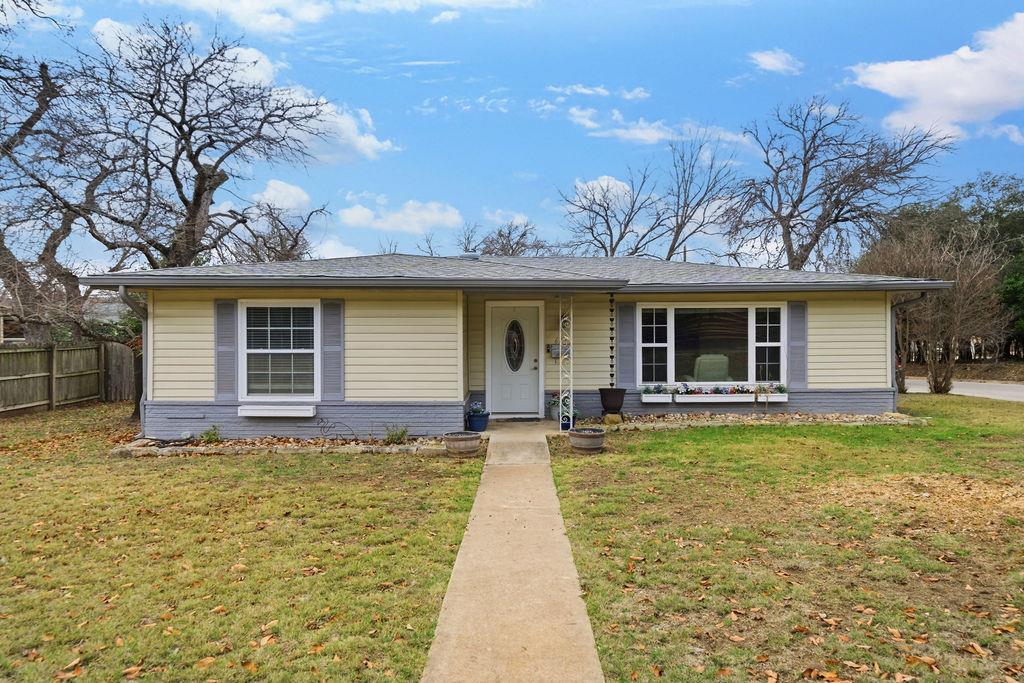 627 Elm Street Kerrville, TX 78028 - Photo 1 of 20 Main View