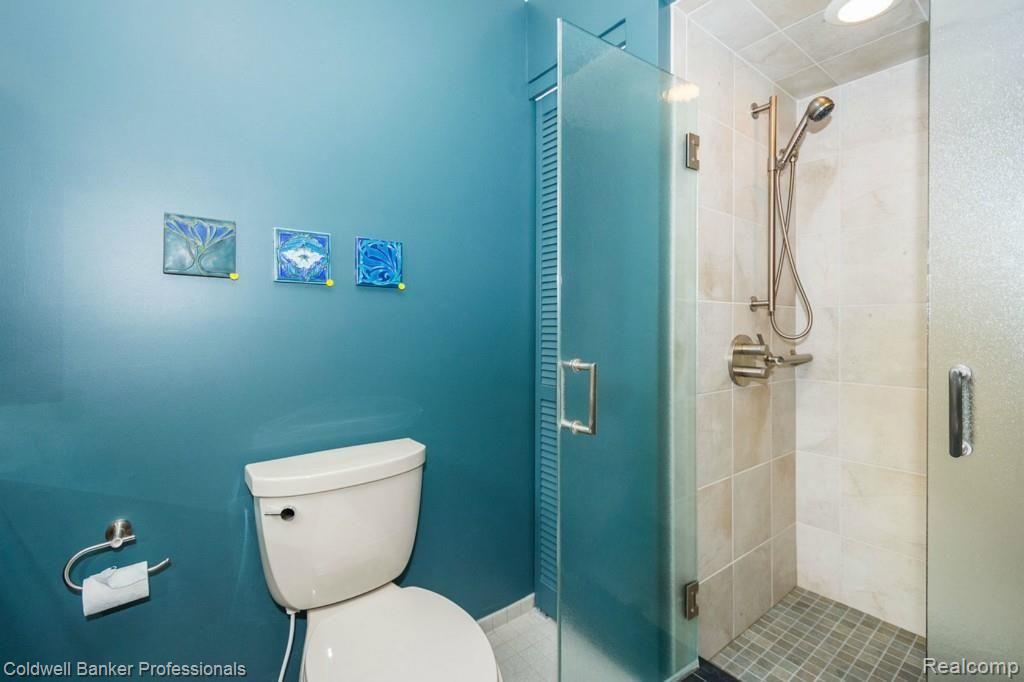 2963 Warren Road Ann Arbor, MI 48105 - Photo 33 of 57 MLS31_masterbath3.jpg