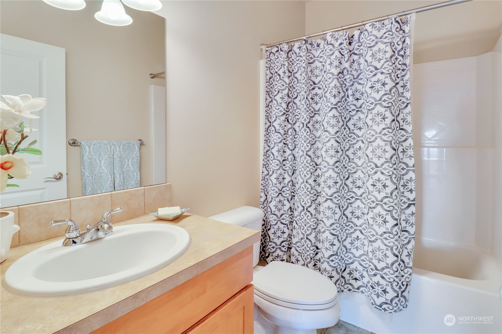 183 Garrett Loop Chehalis, WA 98532 - Photo 14 of 35 a bathroom with a sink toilet and shower