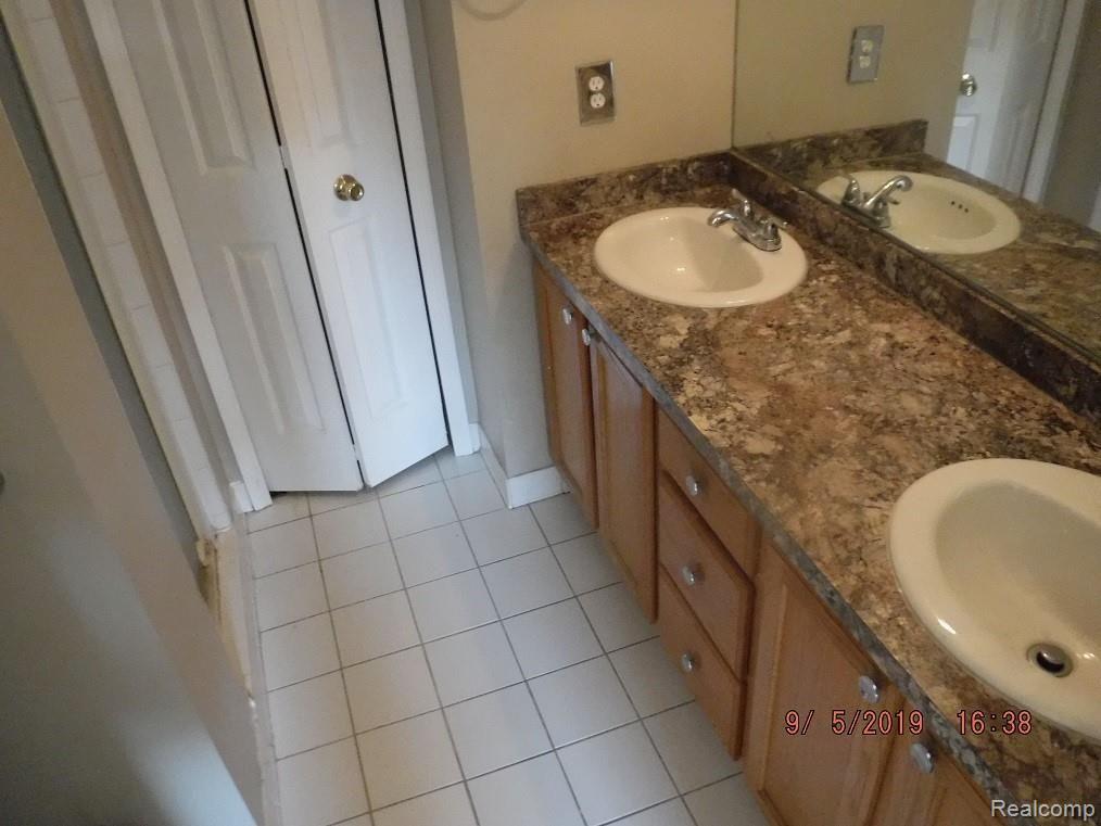 26812 Fairfield Road Southfield, MI 48076 - Photo 19 of 25 DSCF7899.JPG