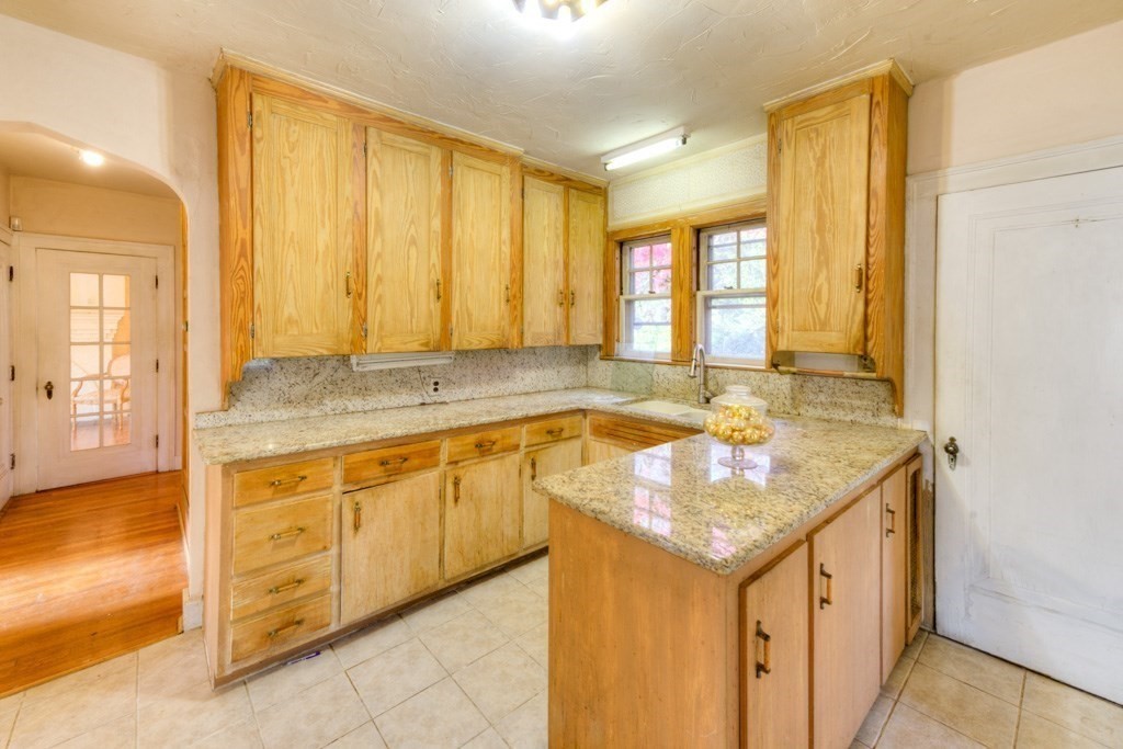 24 Hadwen Road Worcester, MA 01602 - Photo 25 of 42
