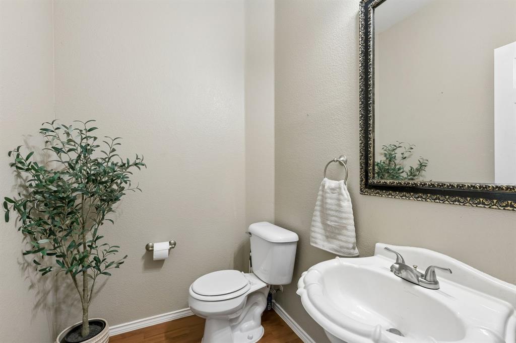 129 Timberbluff Lane Murphy, TX 75094 - Photo 15 of 34 a bathroom with a sink and a toilet