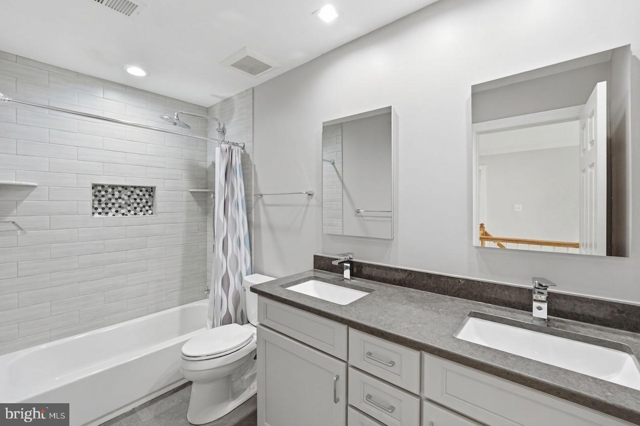 10816 Maplecrest Lane Potomac, MD 20854 - Photo 18 of 34 Upper Level hallway renovated bathroom