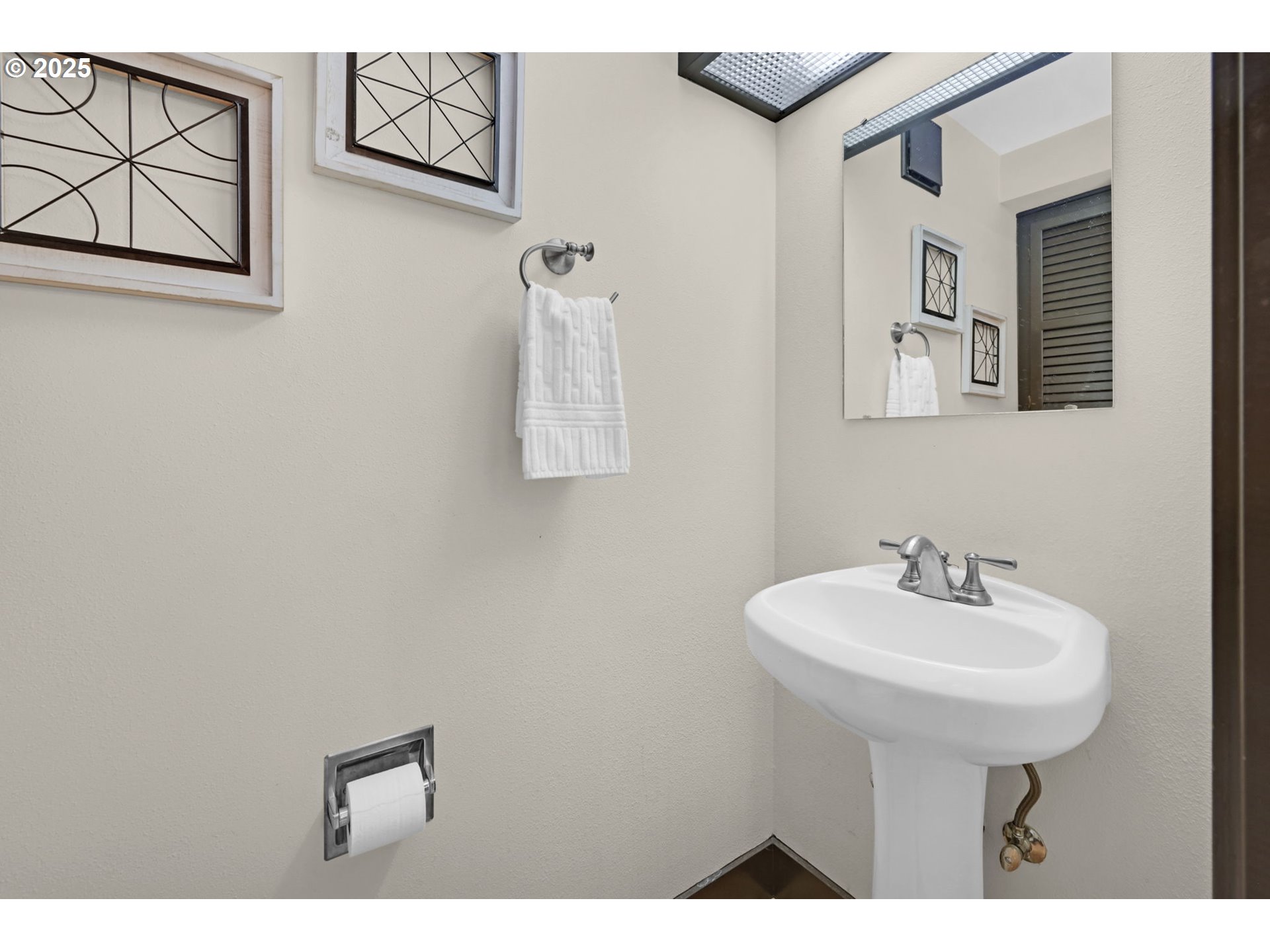 36 Fairway Loop Eugene, OR 97401 - Photo 15 of 36 Bathroom