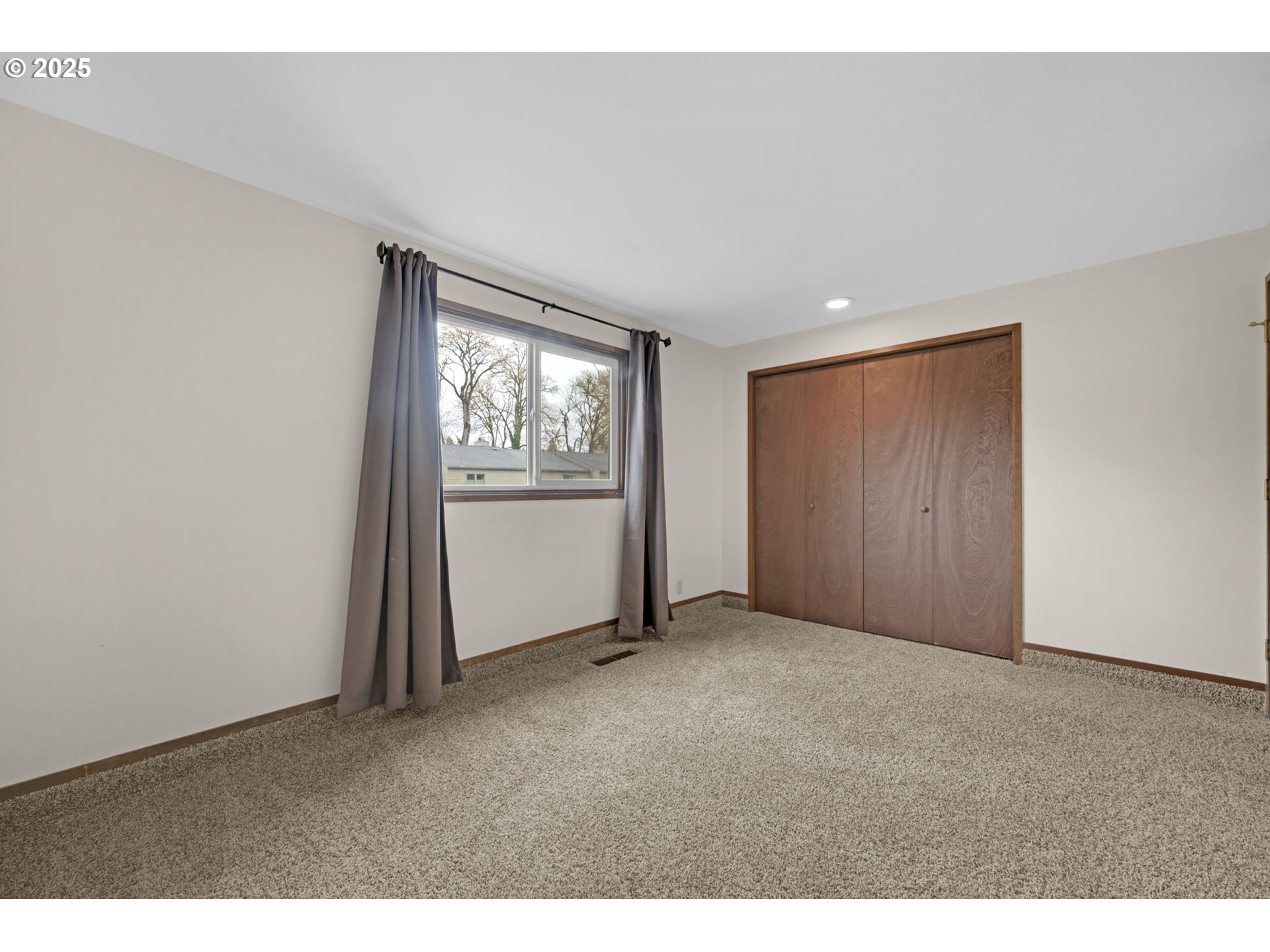 36 Fairway Loop Eugene, OR 97401 - Photo 29 of 36 Bedroom