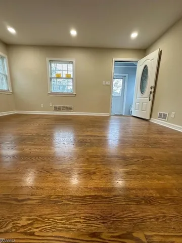 $3,900 | 15 Cottage Lane, Clifton, NJ 07012