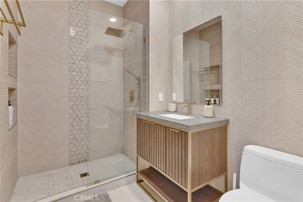 4295 Union Road Paso Robles, CA 93446 - Photo 23 of 27 a bathroom with a sink a toilet and shower