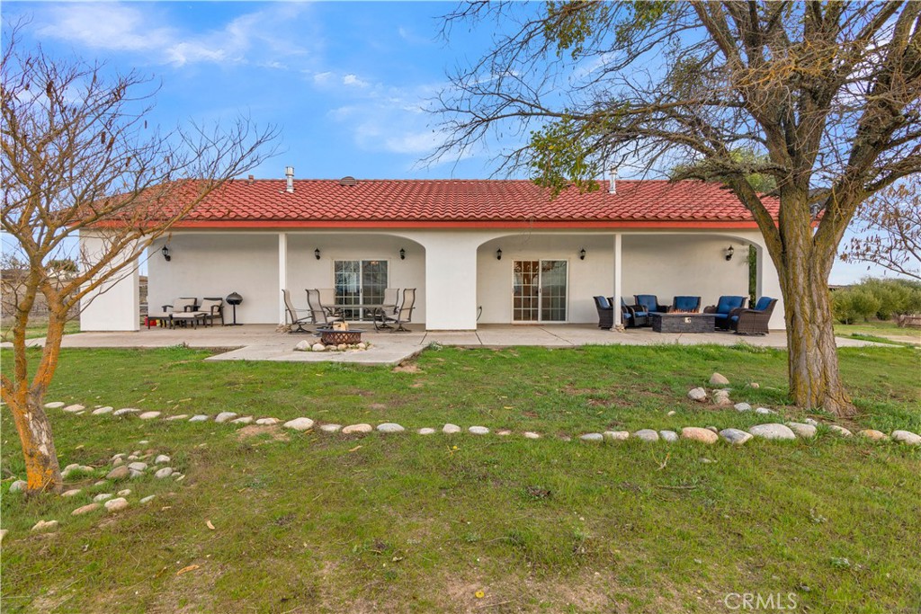4295 Union Road Paso Robles, CA 93446 - Photo 26 of 27 a front view of a house with garden