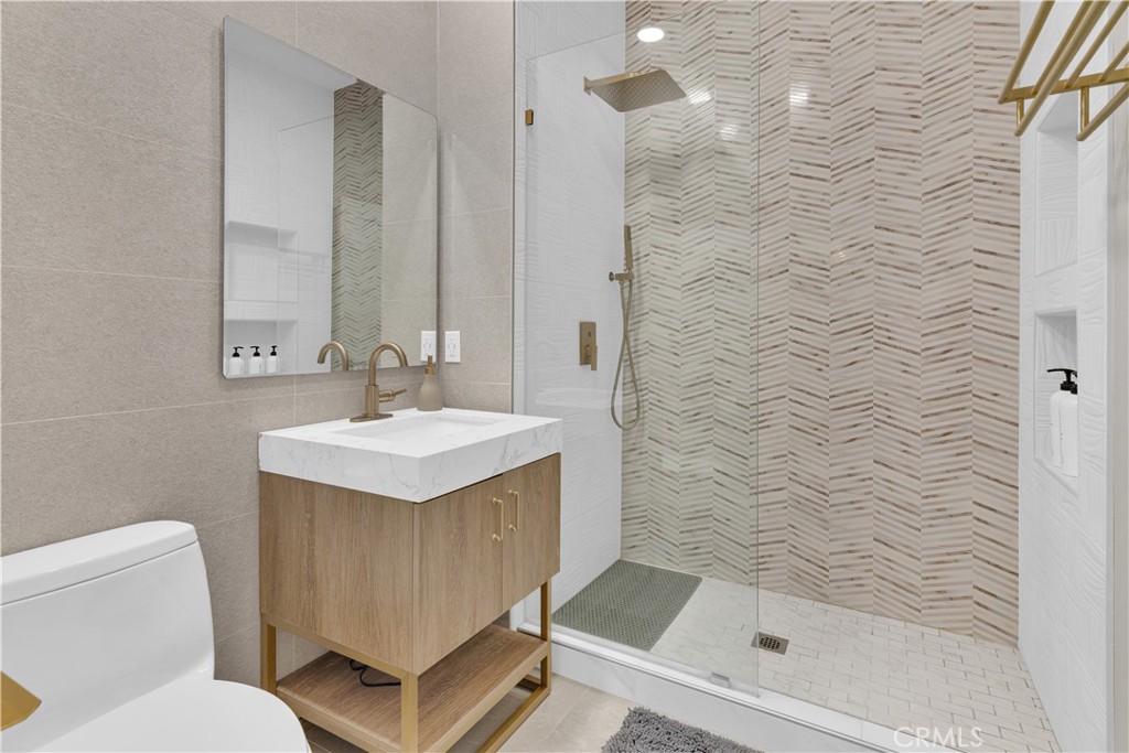 4295 Union Road Paso Robles, CA 93446 - Photo 8 of 27 a bathroom with a sink toilet and shower