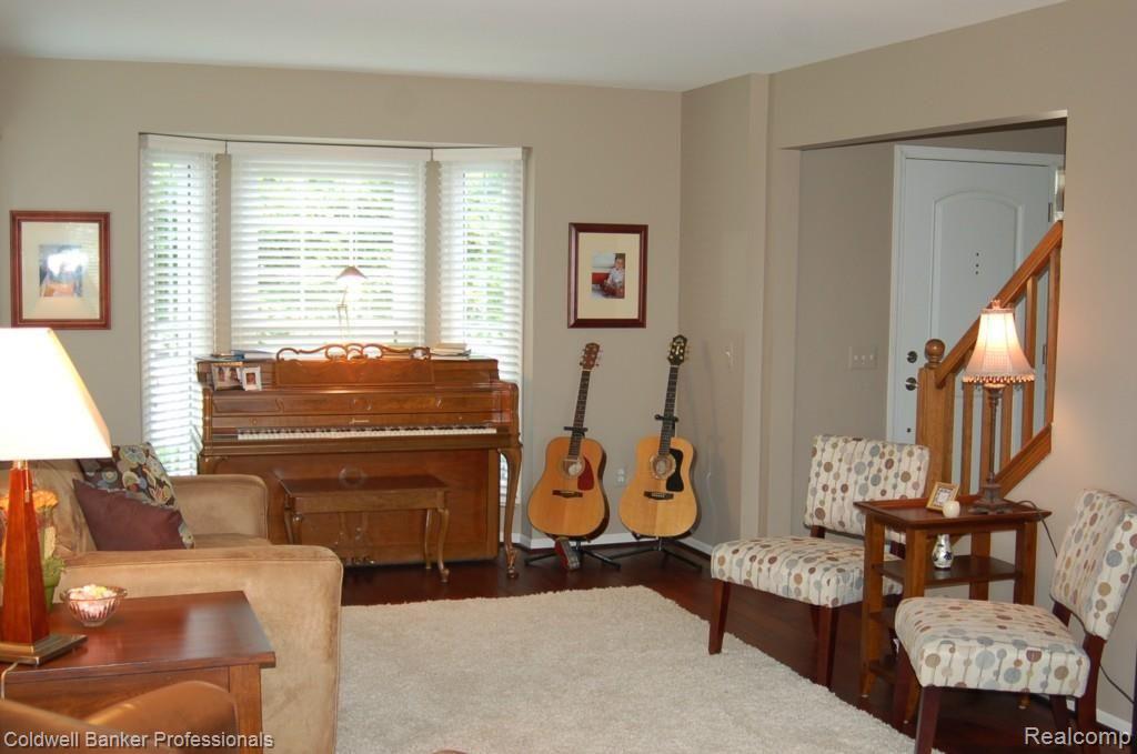 1010 Pointe Pl Boulevard Rochester, MI 48307 - Photo 5 of 33 030.jpg