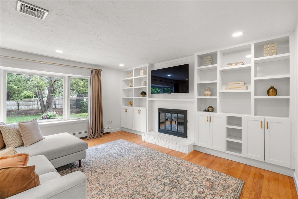 322 Concord Road Wayland, MA 01778 - Photo 10 of 35