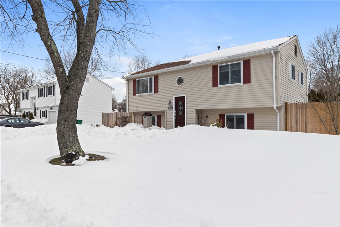 231 Smith Street Warwick, RI 02886 - Photo 2 of 27