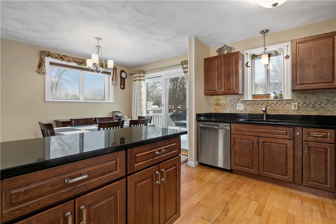 231 Smith Street Warwick, RI 02886 - Photo 6 of 27