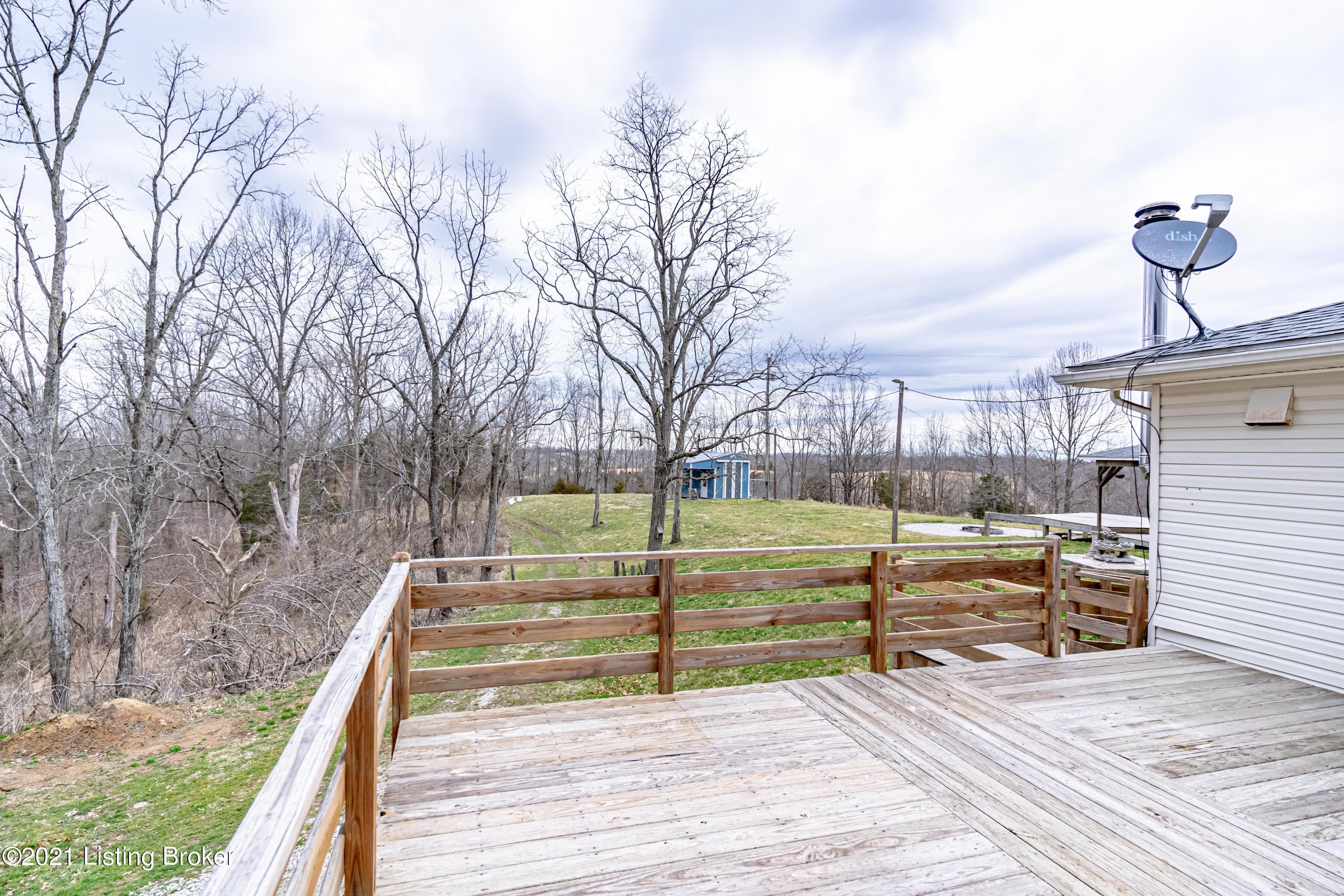 2000 Leathers Road Lawrenceburg, KY 40342 - Photo 29 of 41 Deck